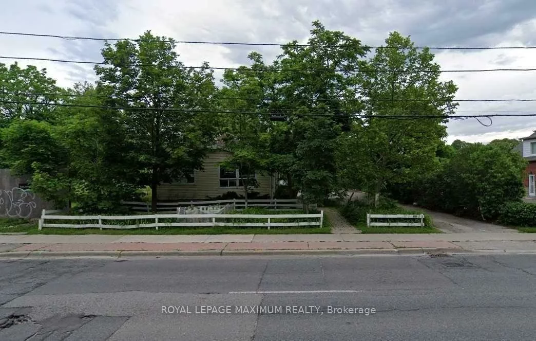 698, Sheppard, Bathurst Manor, Toronto