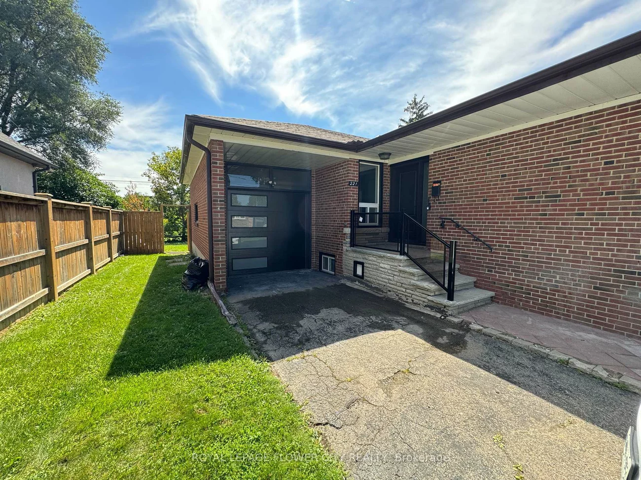 221, Acton, Bathurst Manor, Toronto