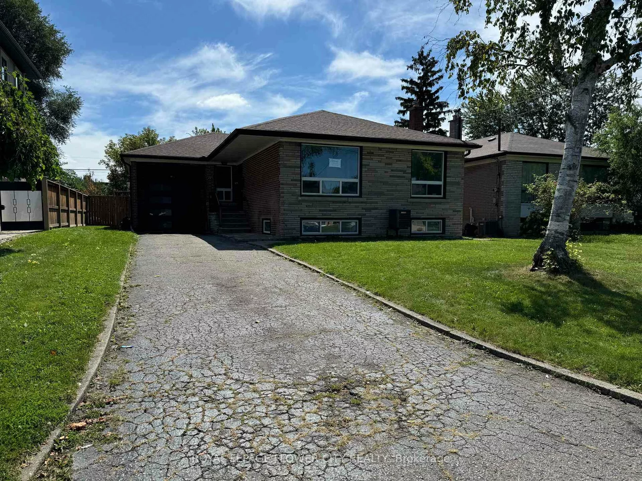221, Acton, Bathurst Manor, Toronto