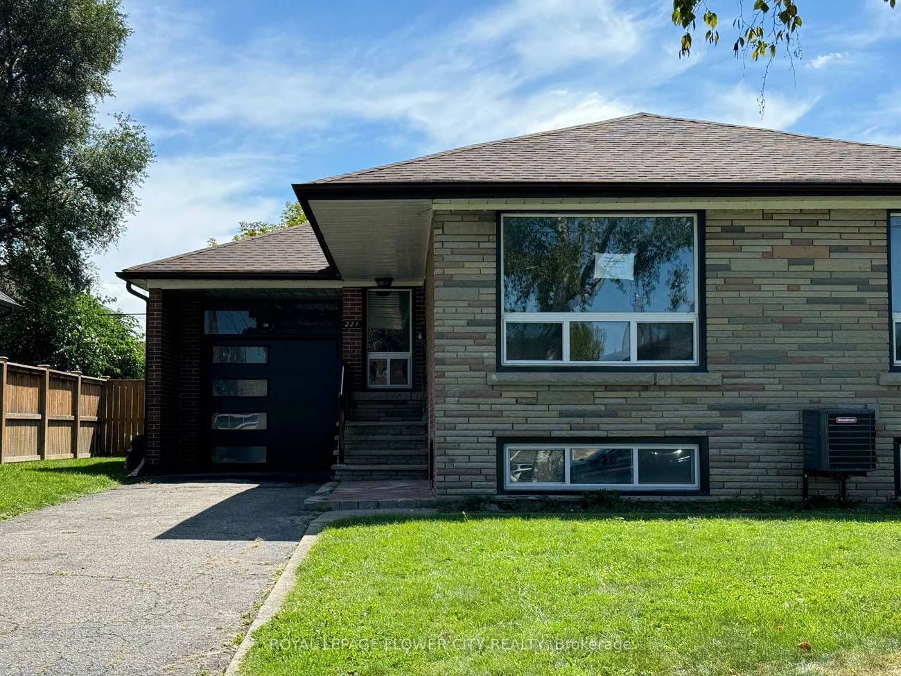 221, Acton, Bathurst Manor, Toronto