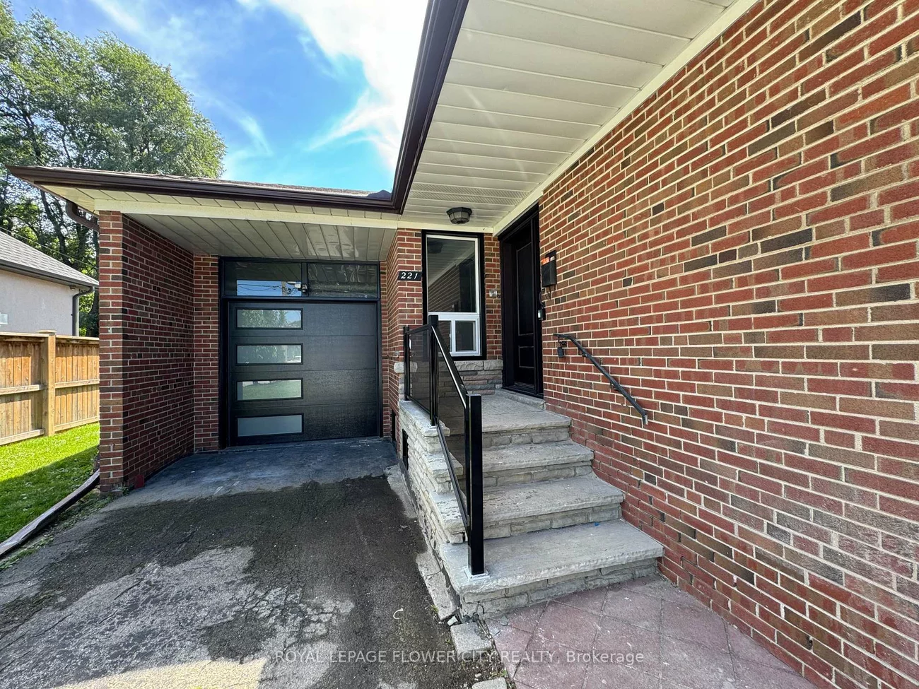 221, Acton, Bathurst Manor, Toronto