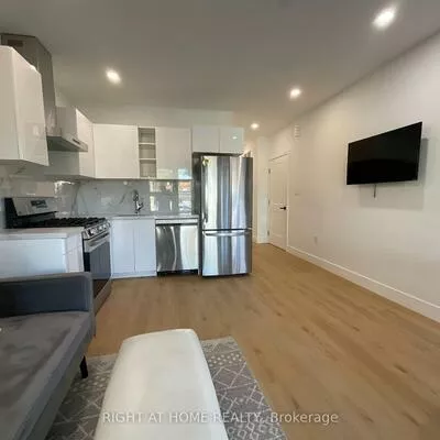 674, Manning, Annex, Toronto