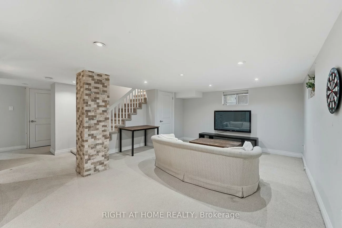 202, Dinnick, Lawrence Park South, Toronto