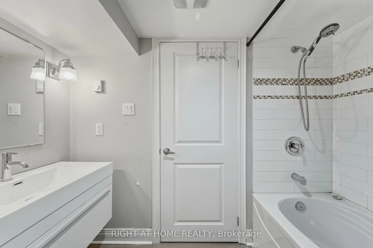 202, Dinnick, Lawrence Park South, Toronto