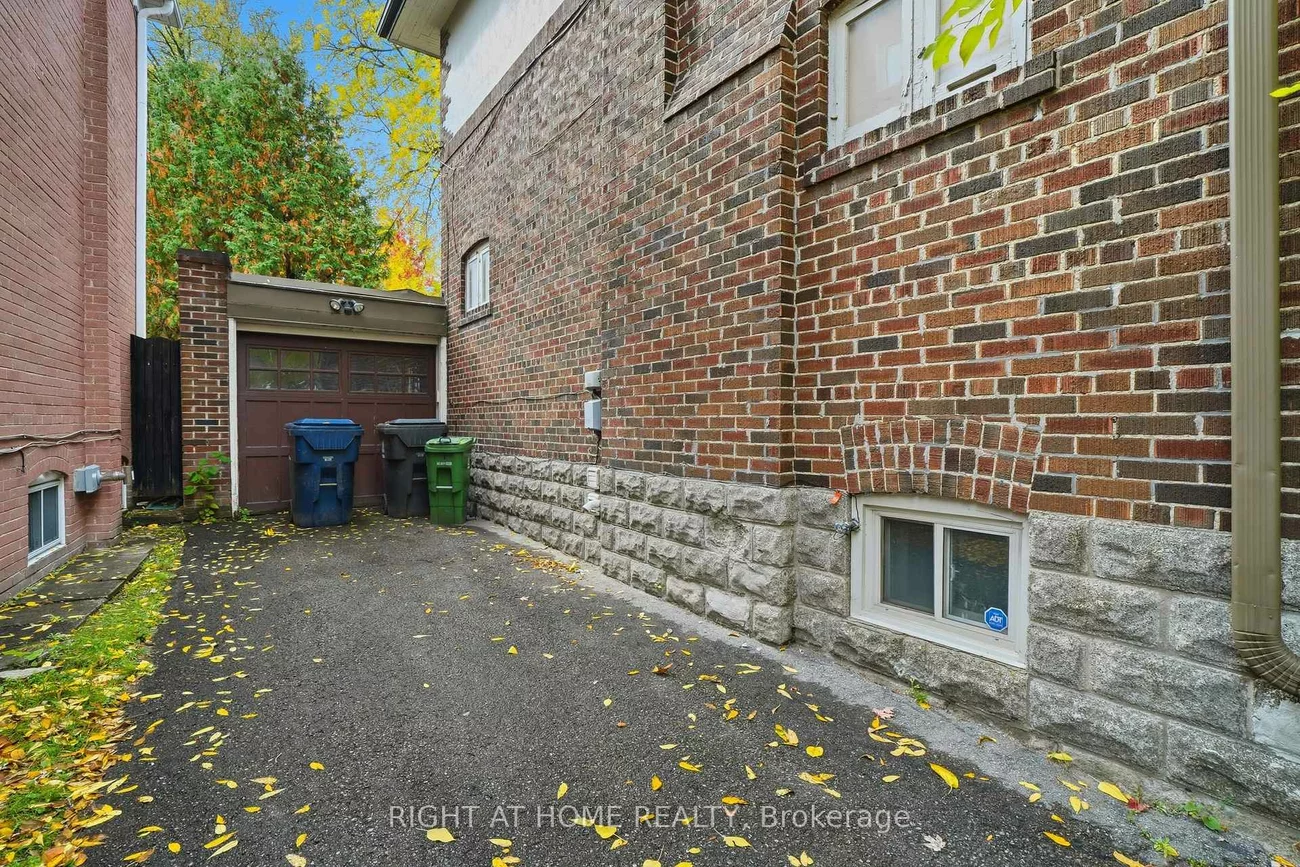 202, Dinnick, Lawrence Park South, Toronto