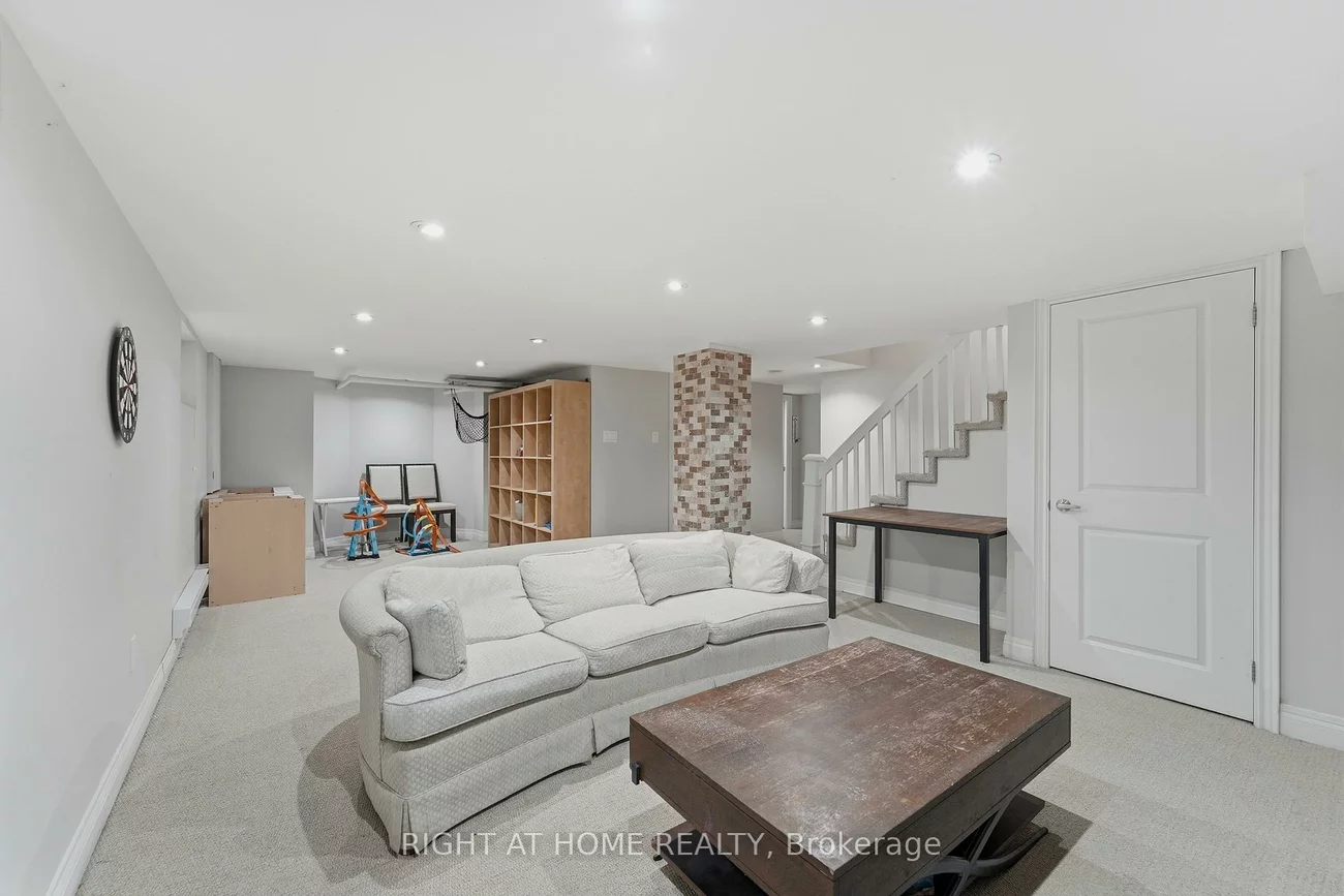 202, Dinnick, Lawrence Park South, Toronto