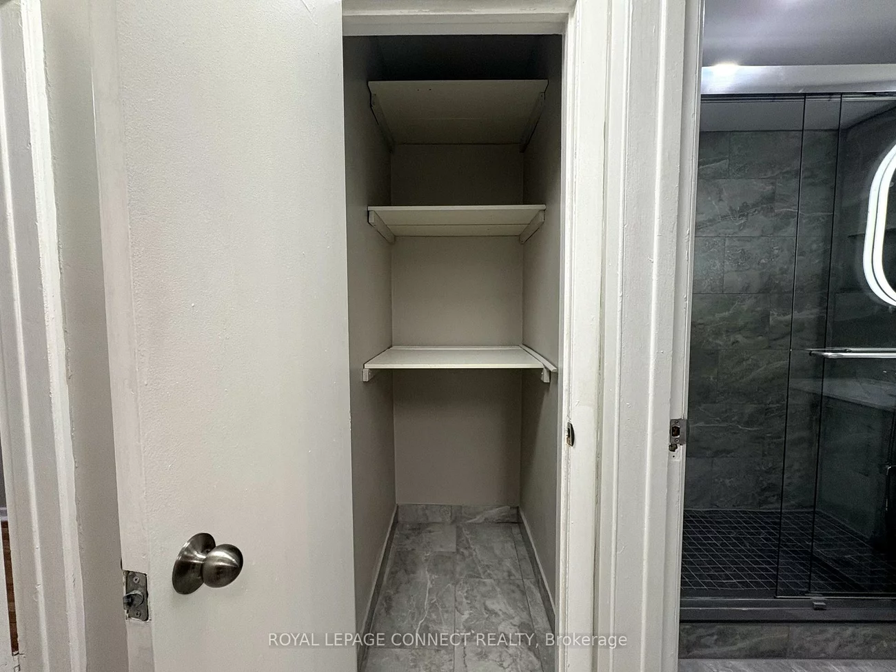 233, Pannahill, Bathurst Manor, Toronto