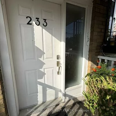 233, Pannahill, Bathurst Manor, Toronto