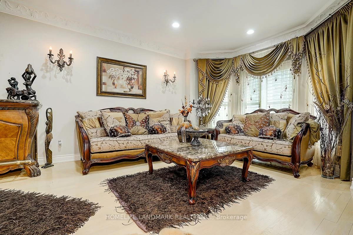 286, Hillcrest, Willowdale East, Toronto