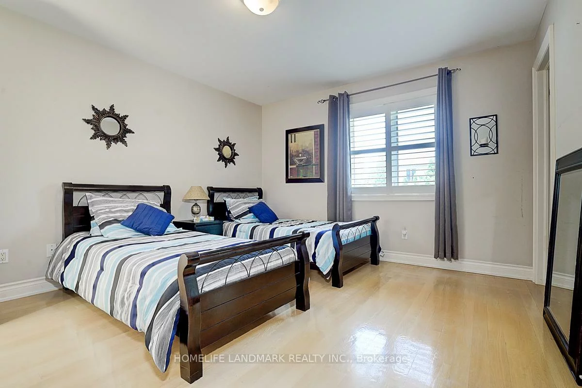 286, Hillcrest, Willowdale East, Toronto