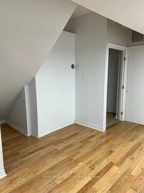 208, Carlton, Cabbagetown-South St. James Town, Toronto