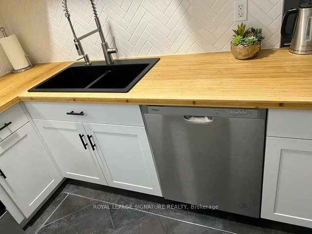 208, Carlton, Cabbagetown-South St. James Town, Toronto