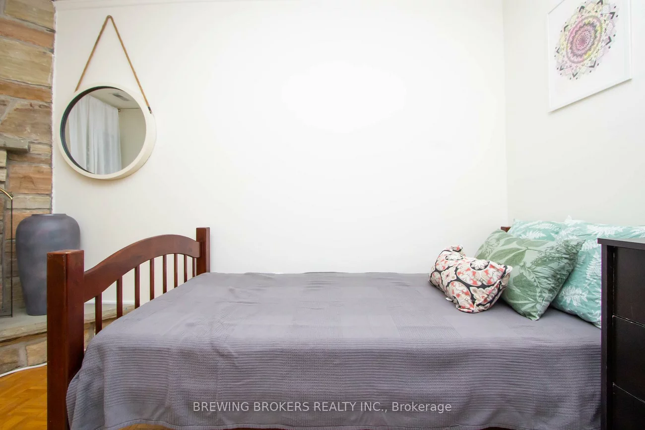 234, Robert Hicks (Lower), Westminster-Branson, Toronto