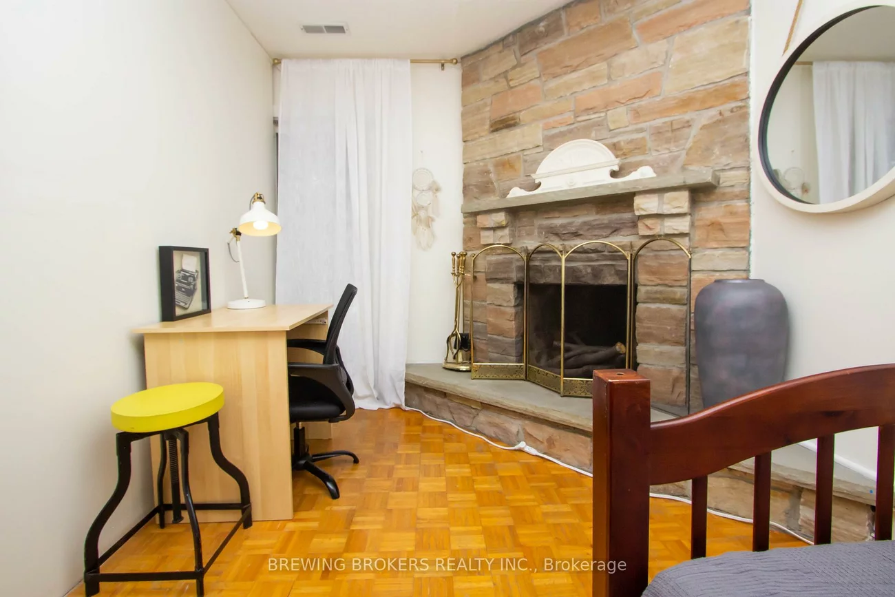 234, Robert Hicks (Lower), Westminster-Branson, Toronto