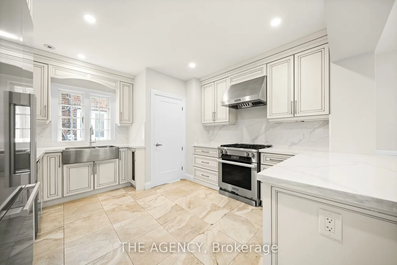 44, Elderwood, Forest Hill South, Toronto