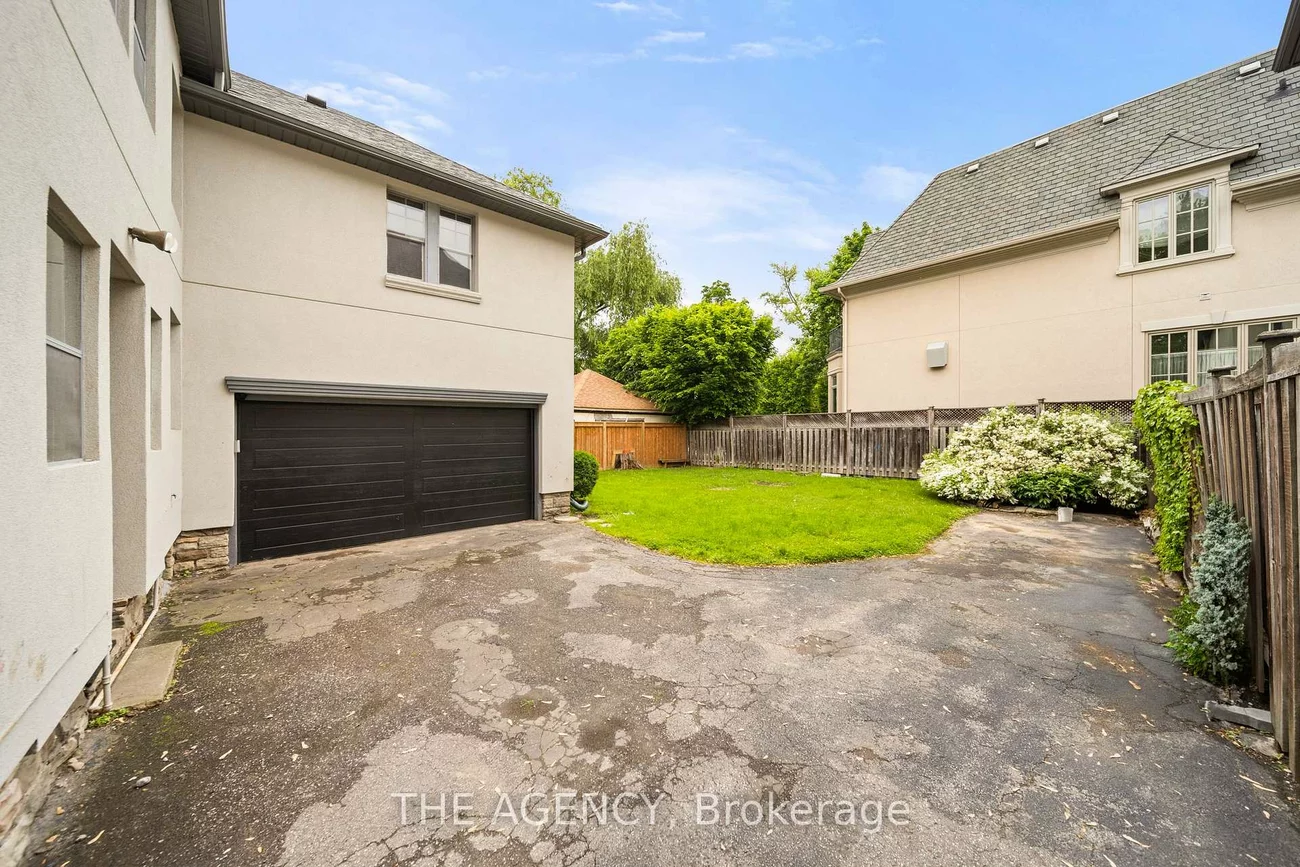 44, Elderwood, Forest Hill South, Toronto