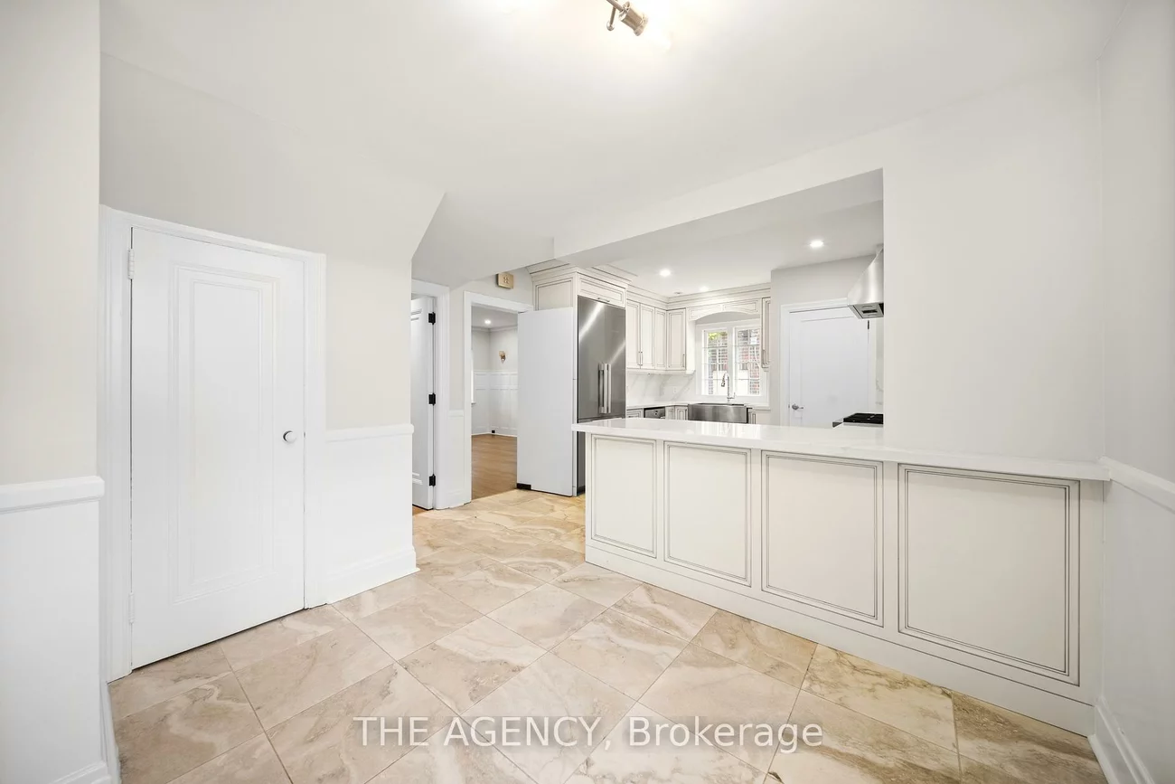 44, Elderwood, Forest Hill South, Toronto