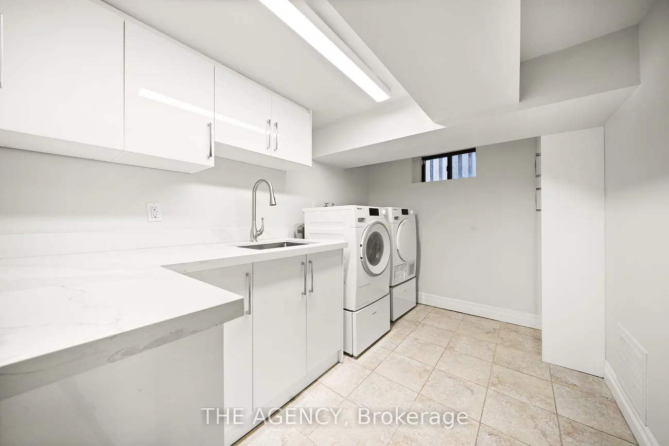 44, Elderwood, Forest Hill South, Toronto