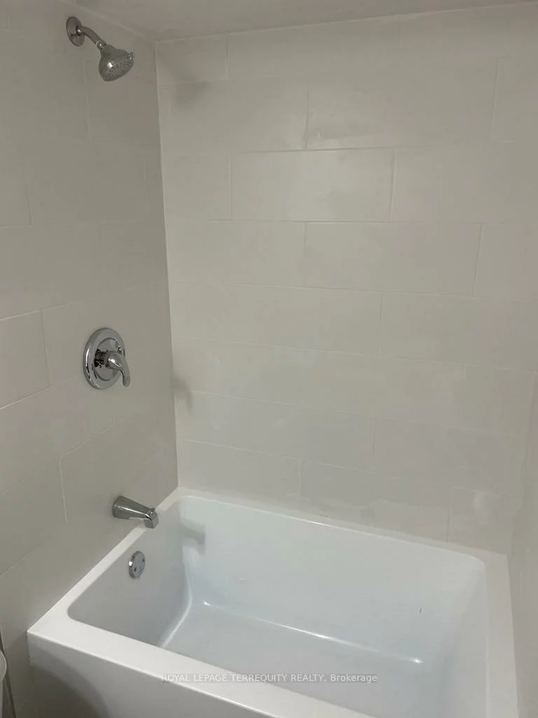 646, Lansdowne, Little Portugal, Toronto