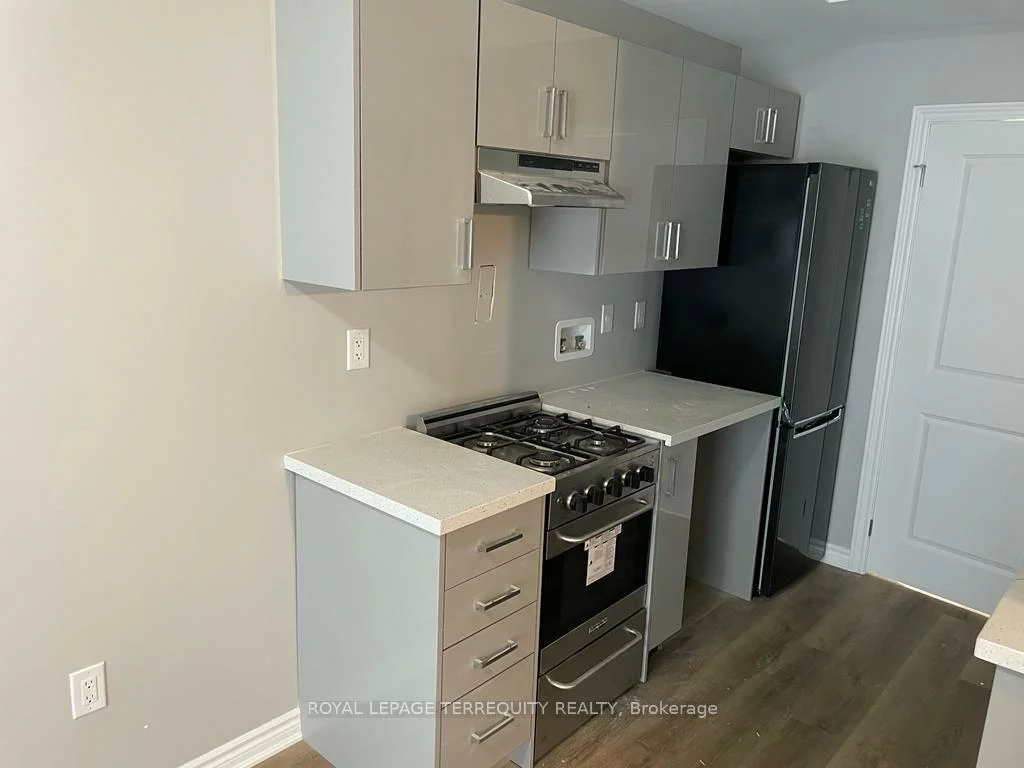 646, Lansdowne, Little Portugal, Toronto