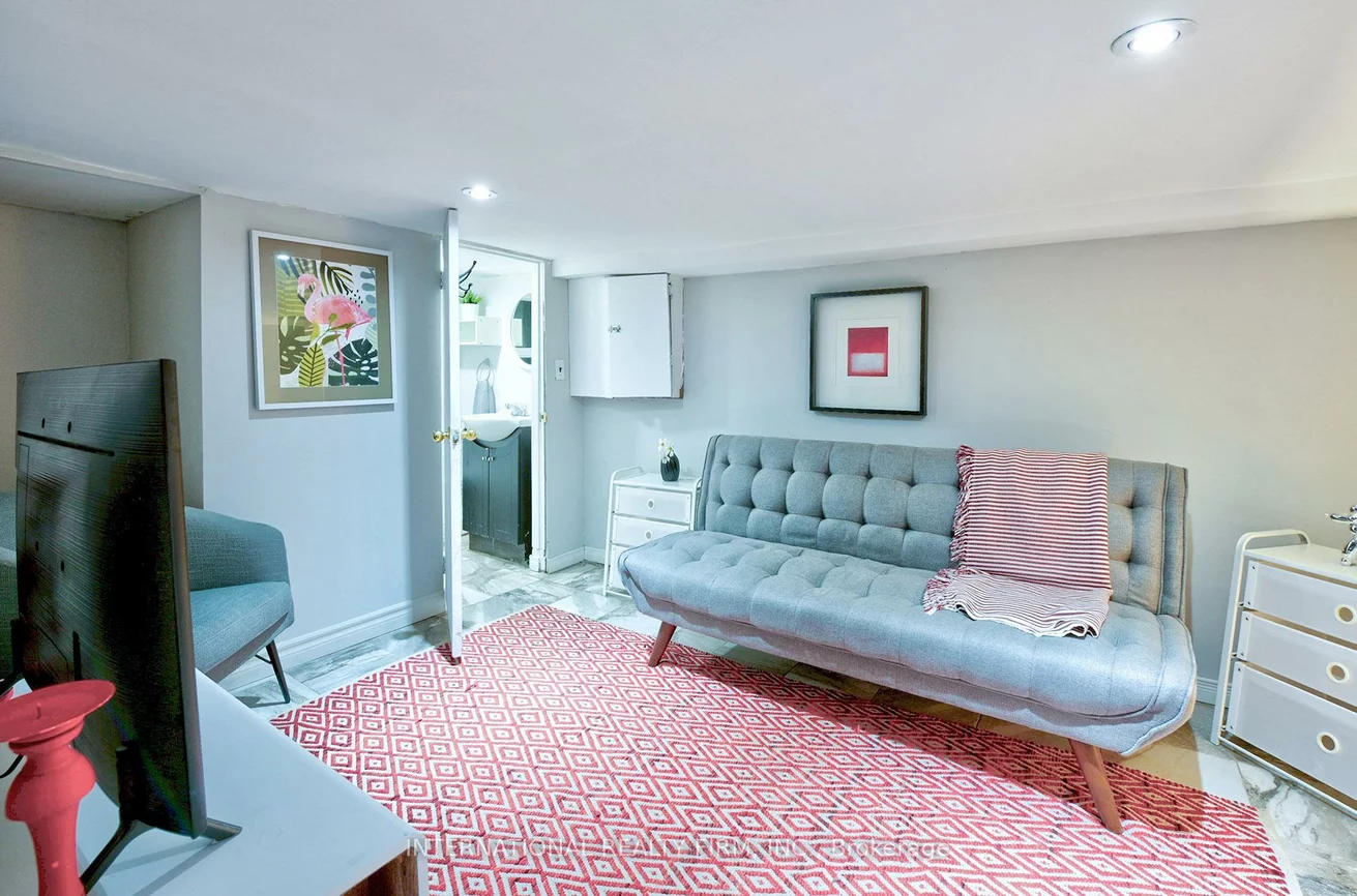 108, Shaw, Trinity-Bellwoods, Toronto