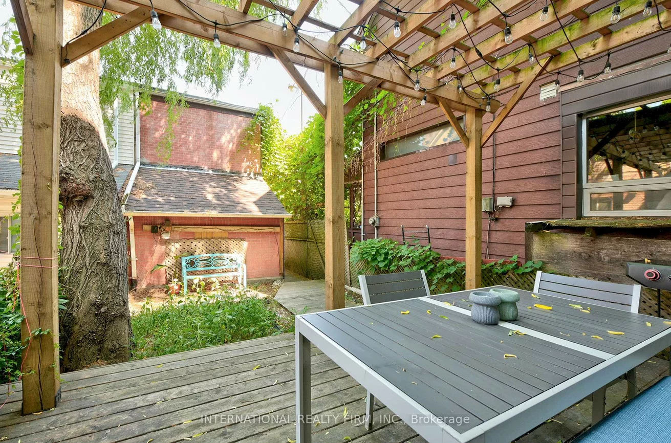 108, Shaw, Trinity-Bellwoods, Toronto