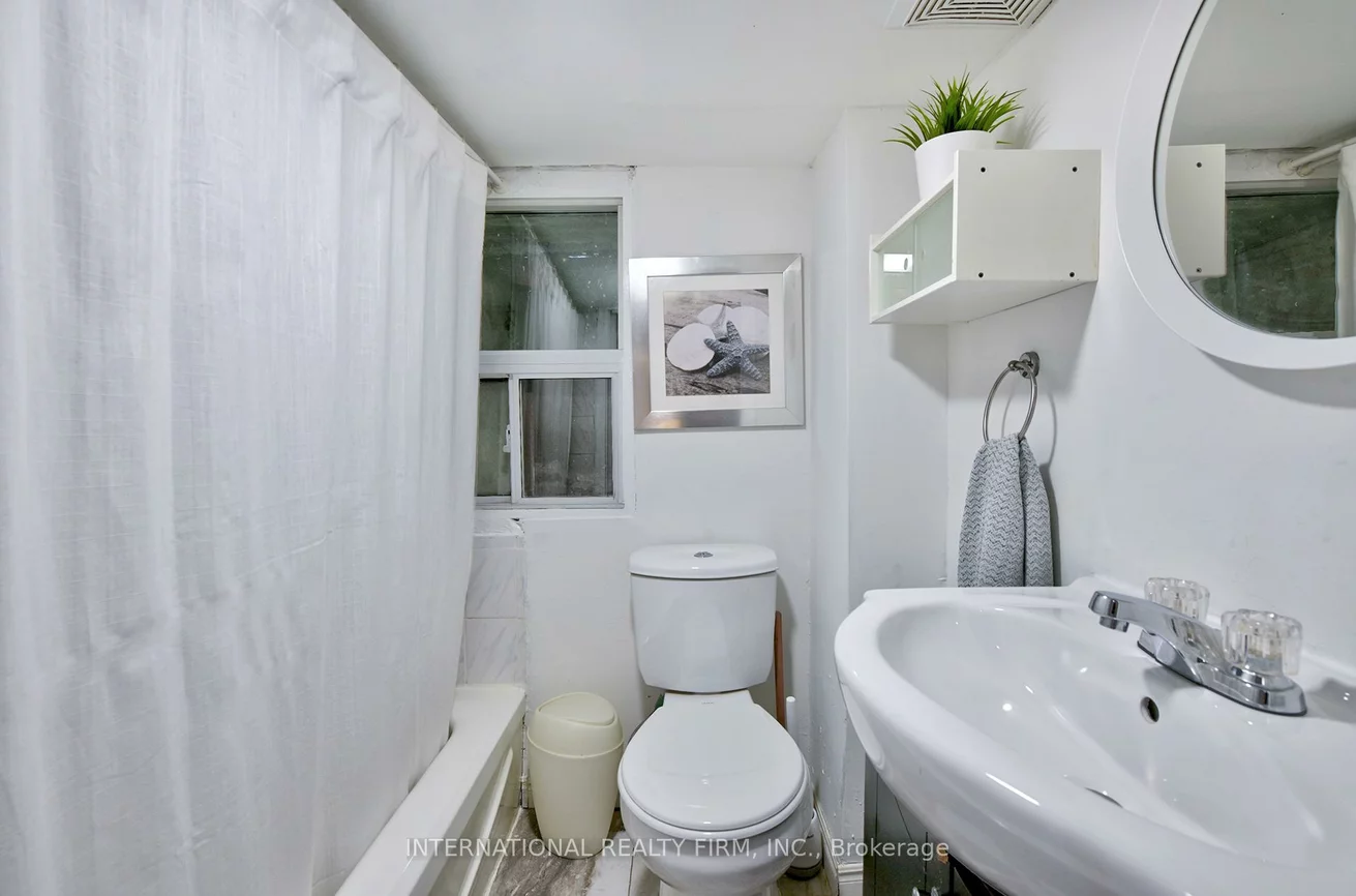 108, Shaw, Trinity-Bellwoods, Toronto