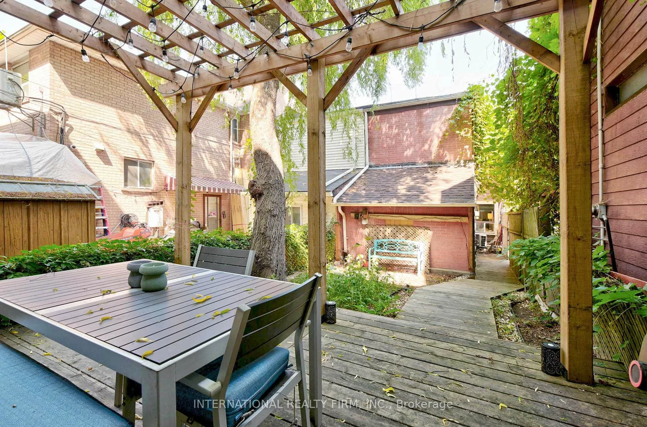 108, Shaw, Trinity-Bellwoods, Toronto