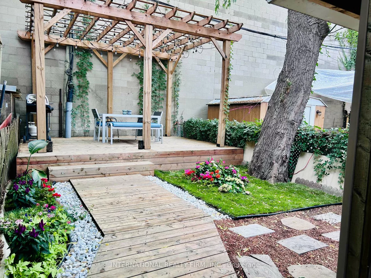 108, Shaw, Trinity-Bellwoods, Toronto