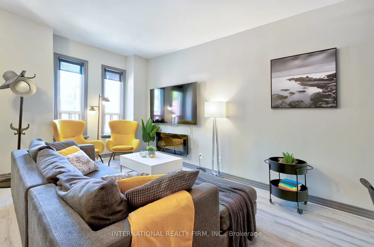 108, Shaw, Trinity-Bellwoods, Toronto