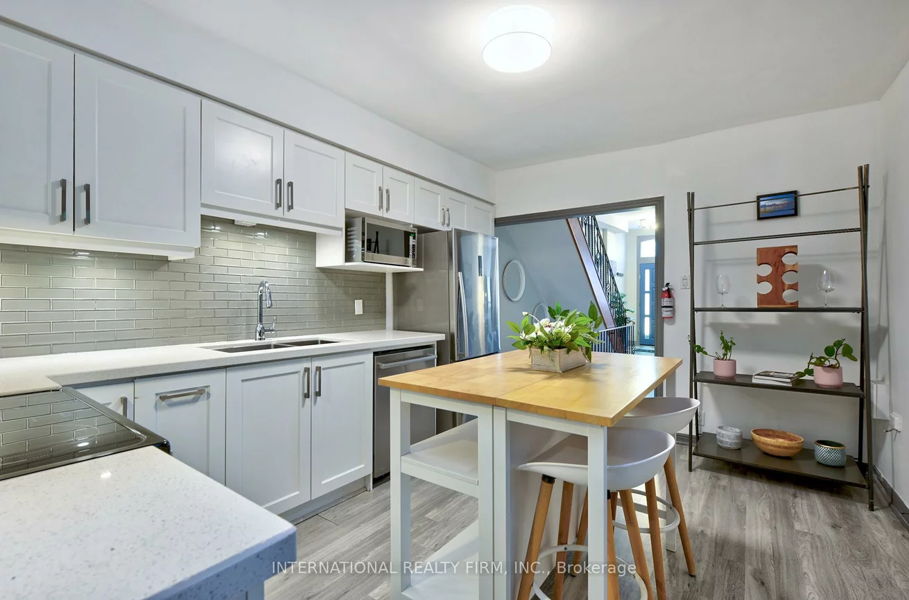 108, Shaw, Trinity-Bellwoods, Toronto