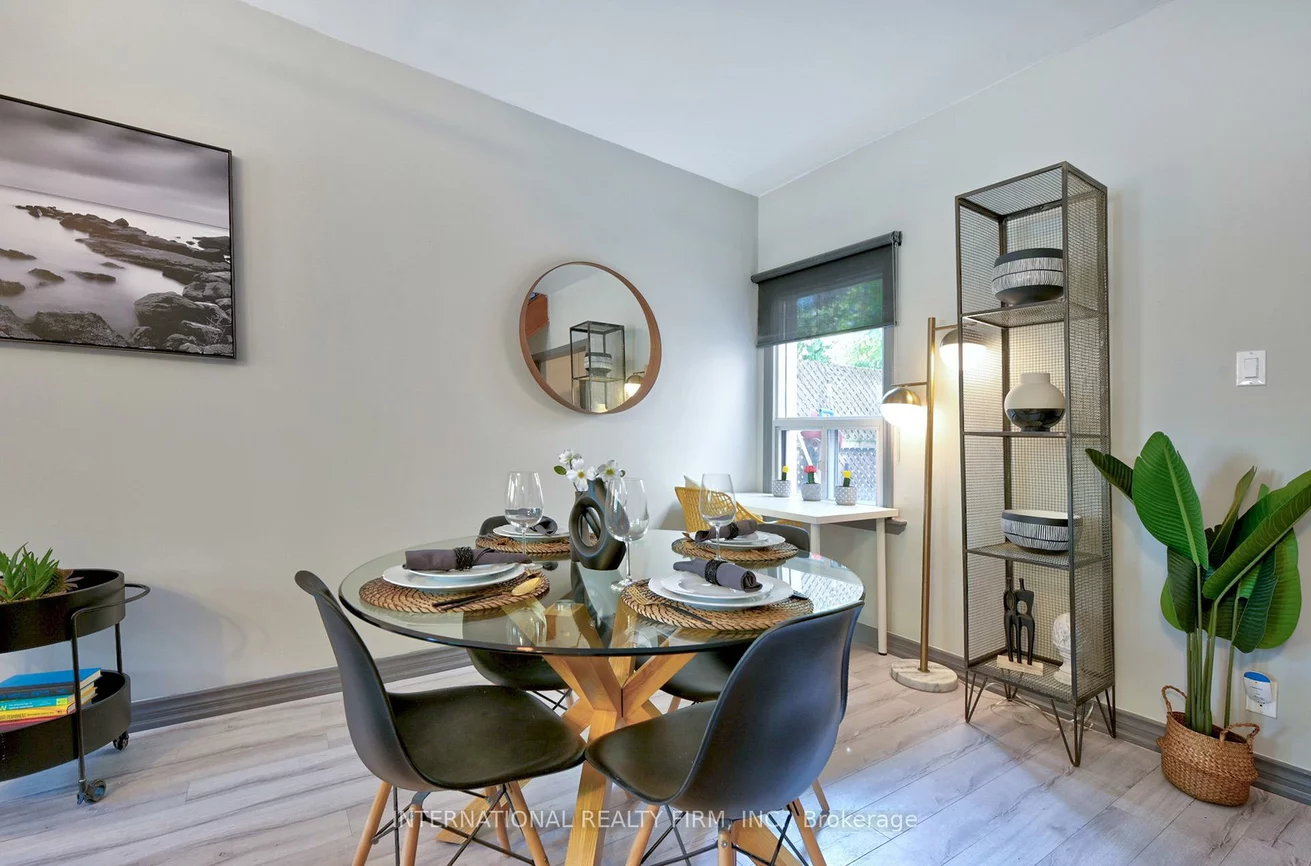 108, Shaw, Trinity-Bellwoods, Toronto