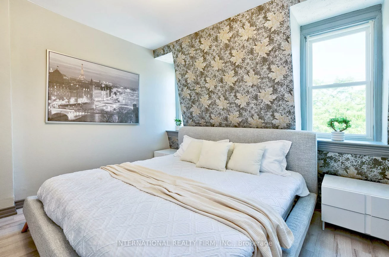 108, Shaw, Trinity-Bellwoods, Toronto