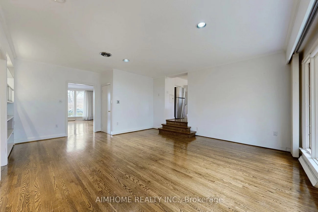 5, Morewood, Bayview Village, Toronto