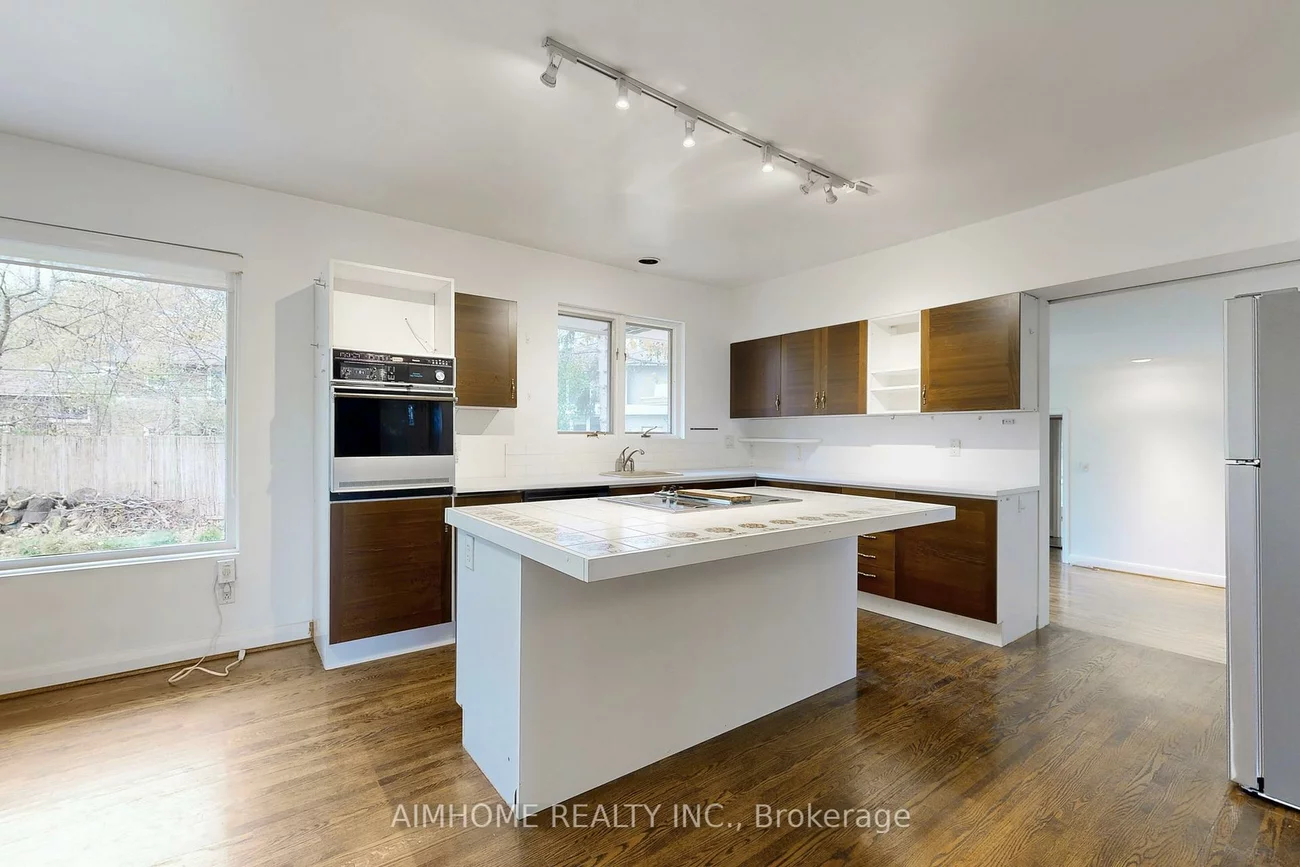 5, Morewood, Bayview Village, Toronto