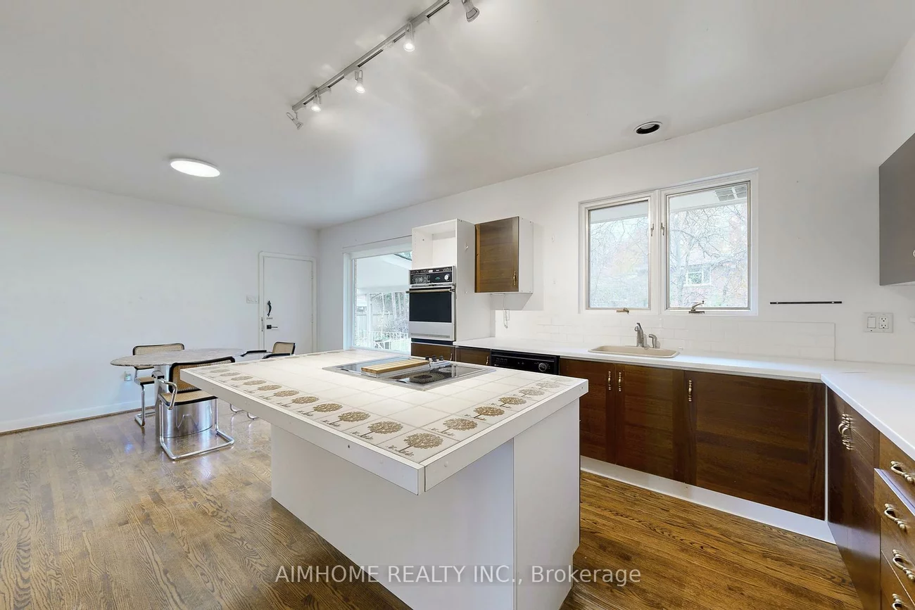 5, Morewood, Bayview Village, Toronto
