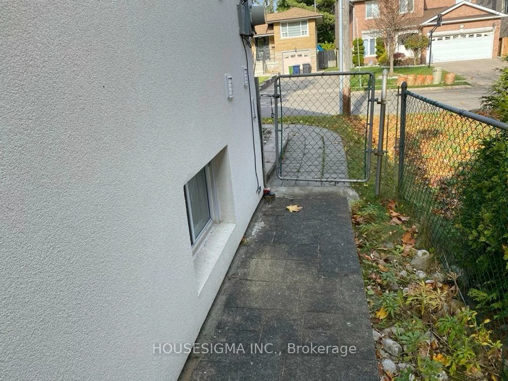 139, Horsham, Willowdale West, Toronto