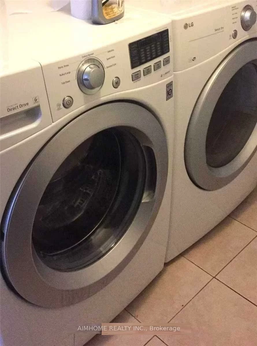 197, Finch, Willowdale East, Toronto