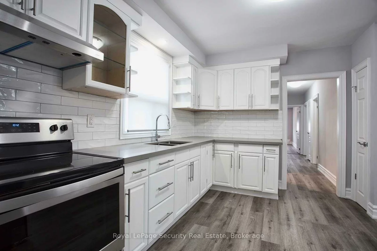 32, Ashbury, Oakwood Village, Toronto