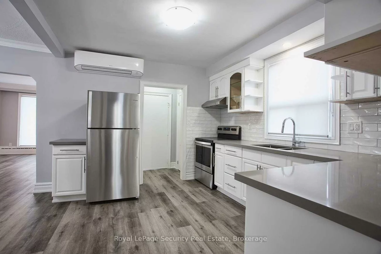 32, Ashbury, Oakwood Village, Toronto