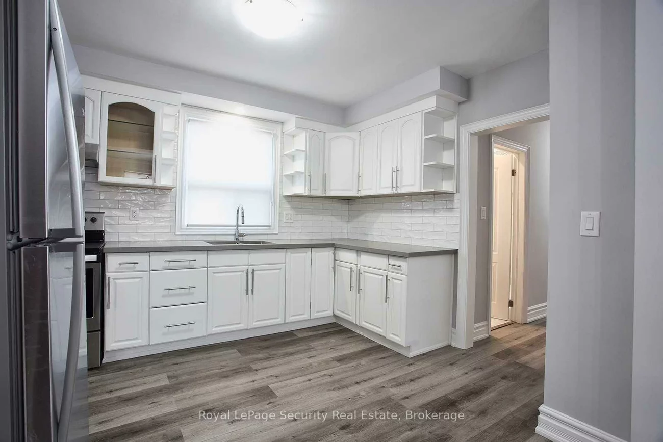 32, Ashbury, Oakwood Village, Toronto