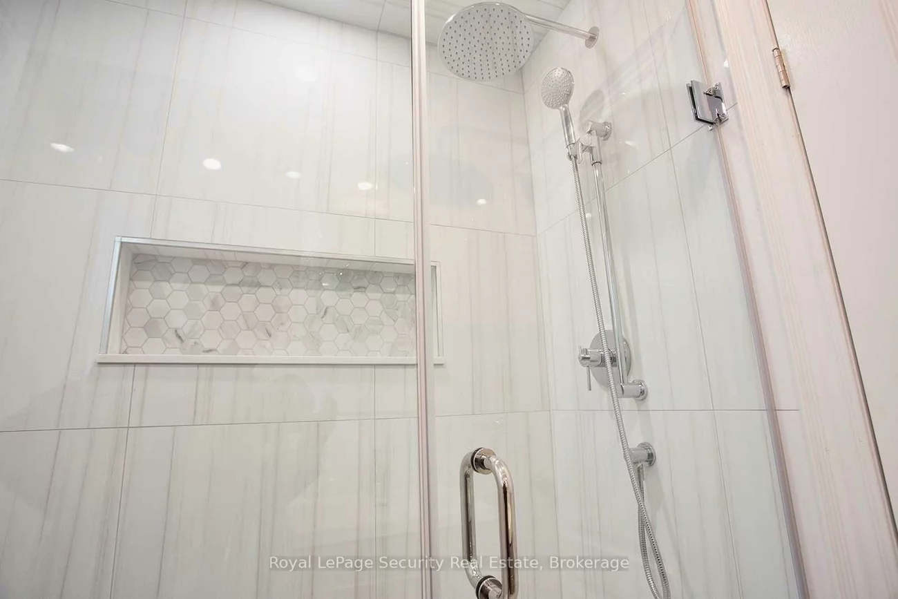 32, Ashbury, Oakwood Village, Toronto