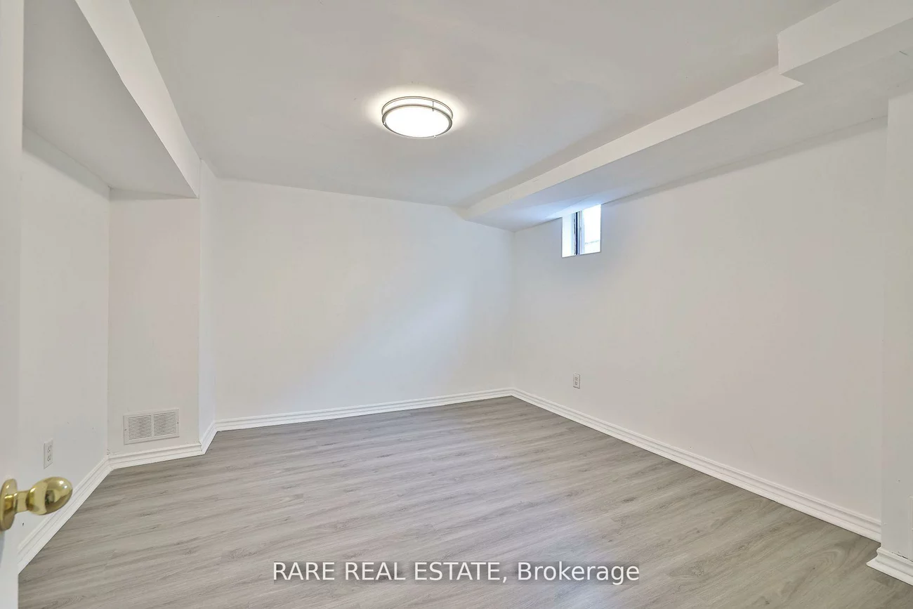 627, Sheppard, Clanton Park, Toronto