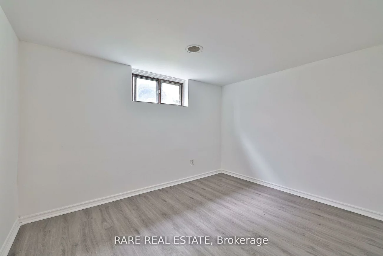 627, Sheppard, Clanton Park, Toronto