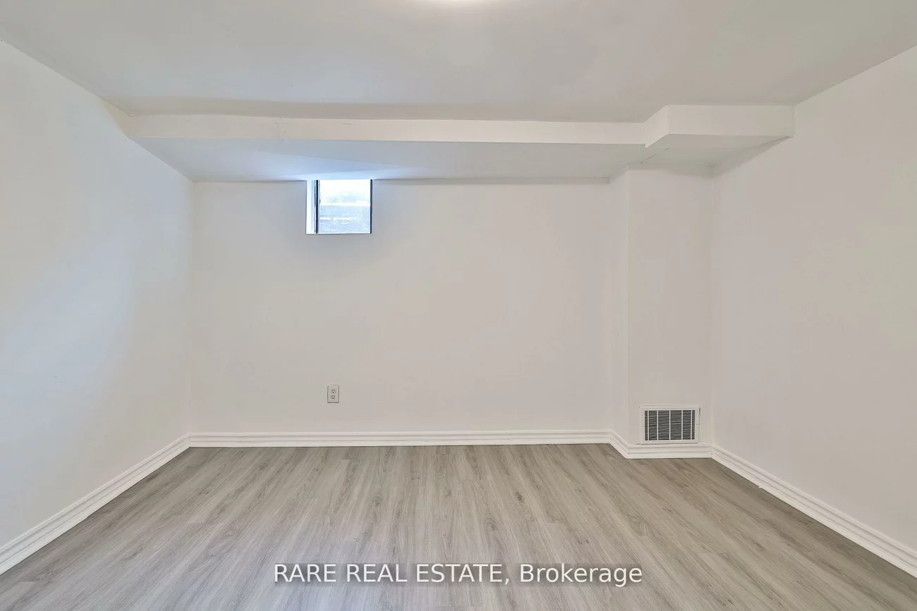 627, Sheppard, Clanton Park, Toronto