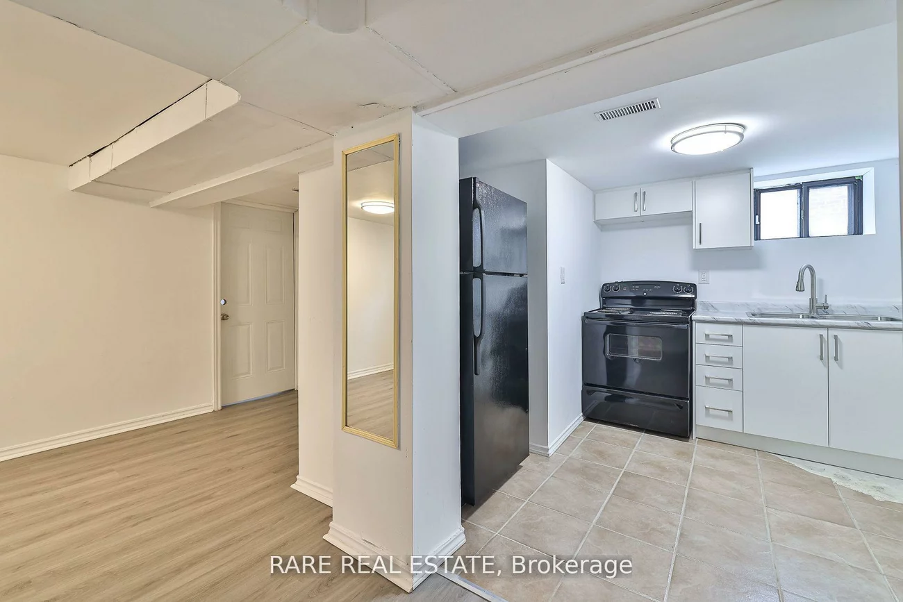 627, Sheppard, Clanton Park, Toronto