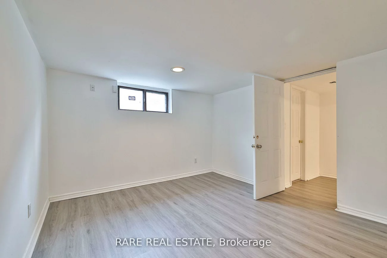 627, Sheppard, Clanton Park, Toronto