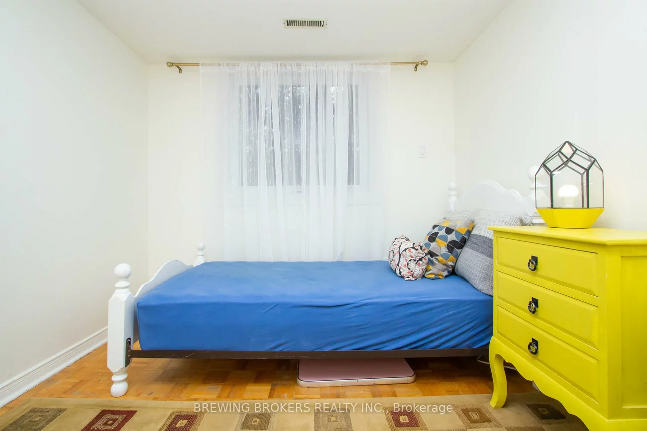 234, Robert Hicks (Lower), Westminster-Branson, Toronto