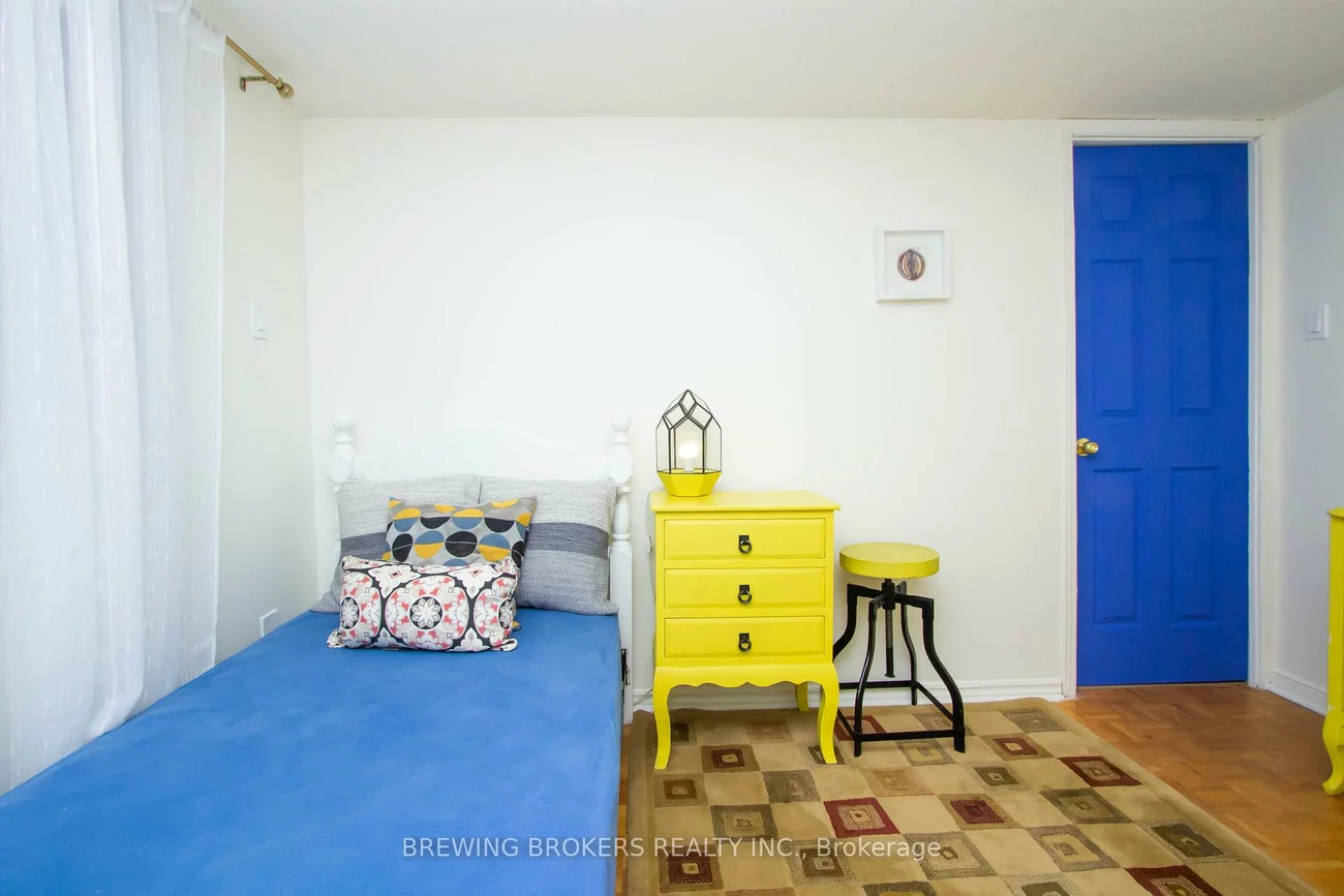 234, Robert Hicks (Lower), Westminster-Branson, Toronto