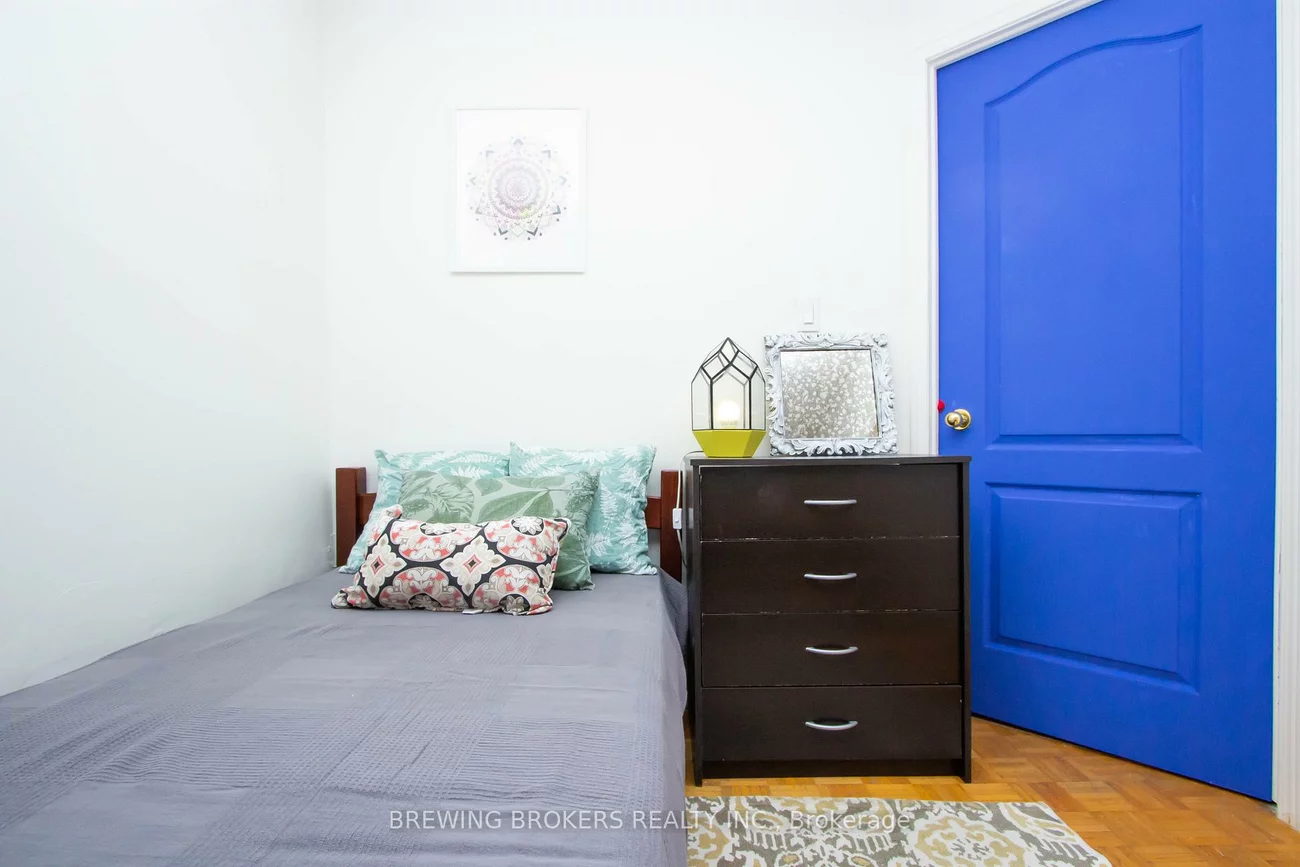 234, Robert Hicks (Lower), Westminster-Branson, Toronto